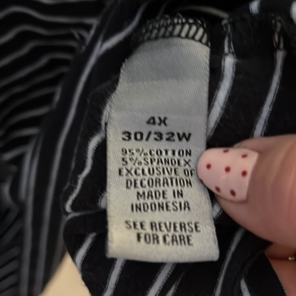 Catherine’s size 4X short sleeve t-shirt with crochet detail, B/W stripe - Picture 3 of 4